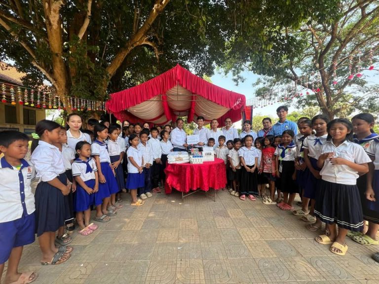 បុណ្យផ្កាសាមគ្គី សាលាបឋមសិក្សាអូរស្វាយលិច